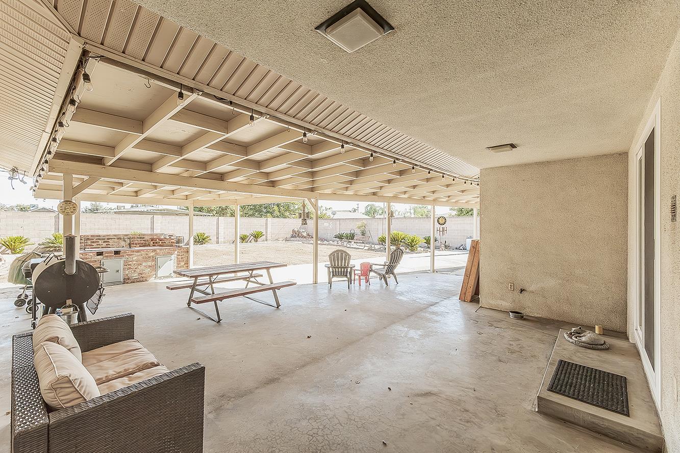 380 N Garden Dr, Dinuba, CA 93618