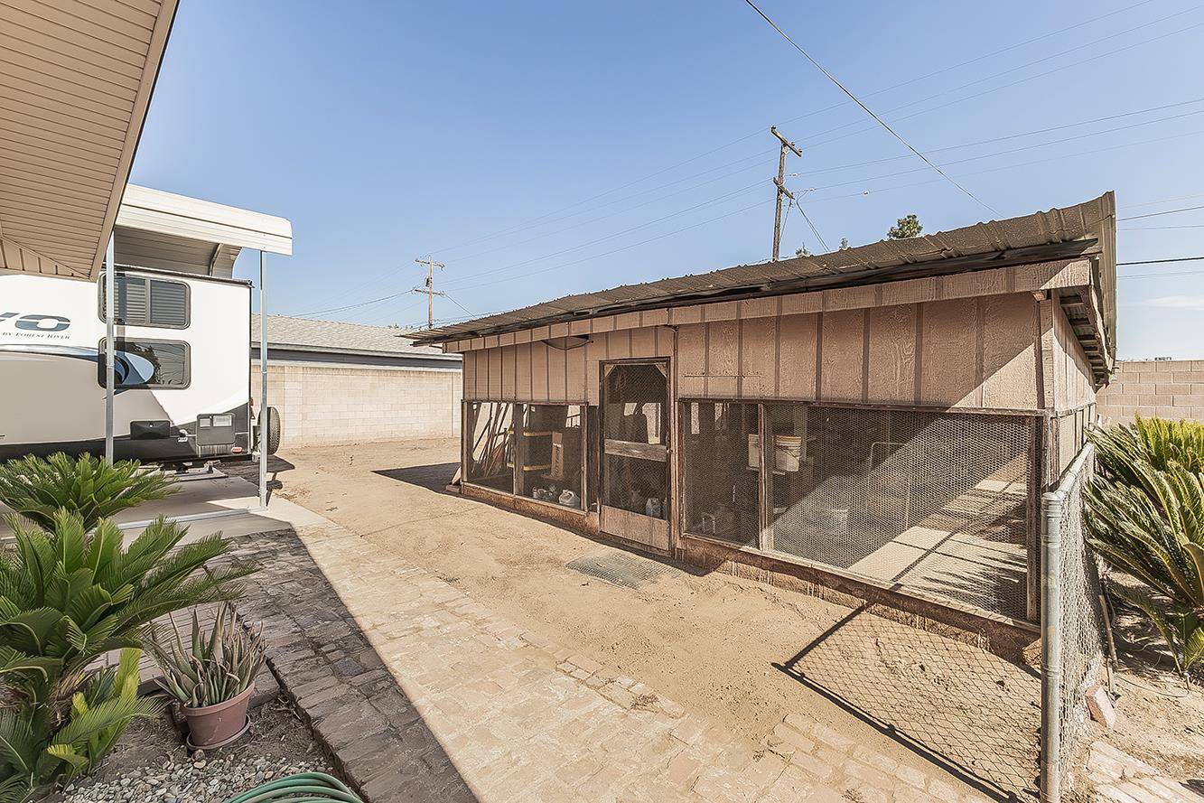 380 N Garden Dr, Dinuba, CA 93618