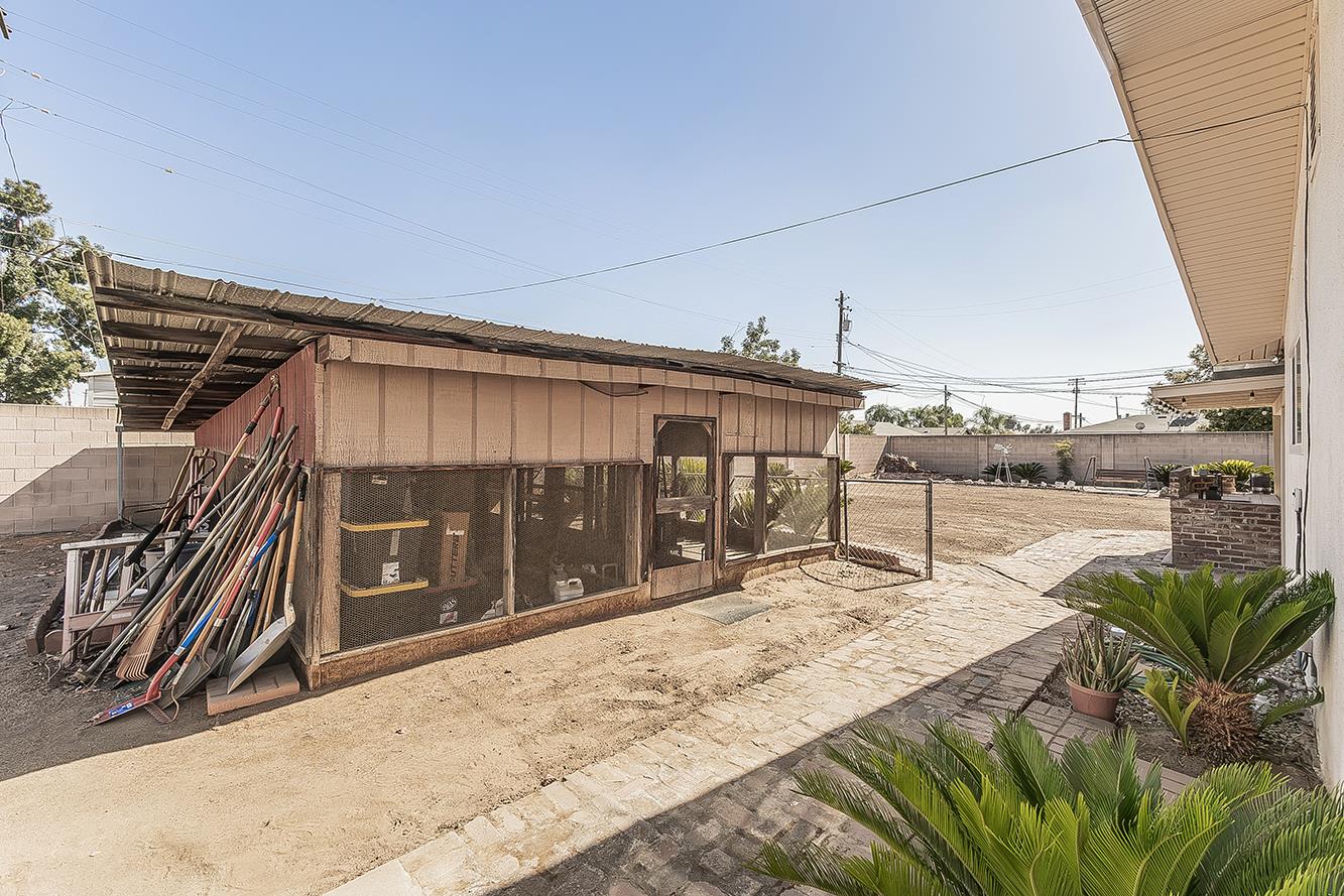 380 N Garden Dr, Dinuba, CA 93618