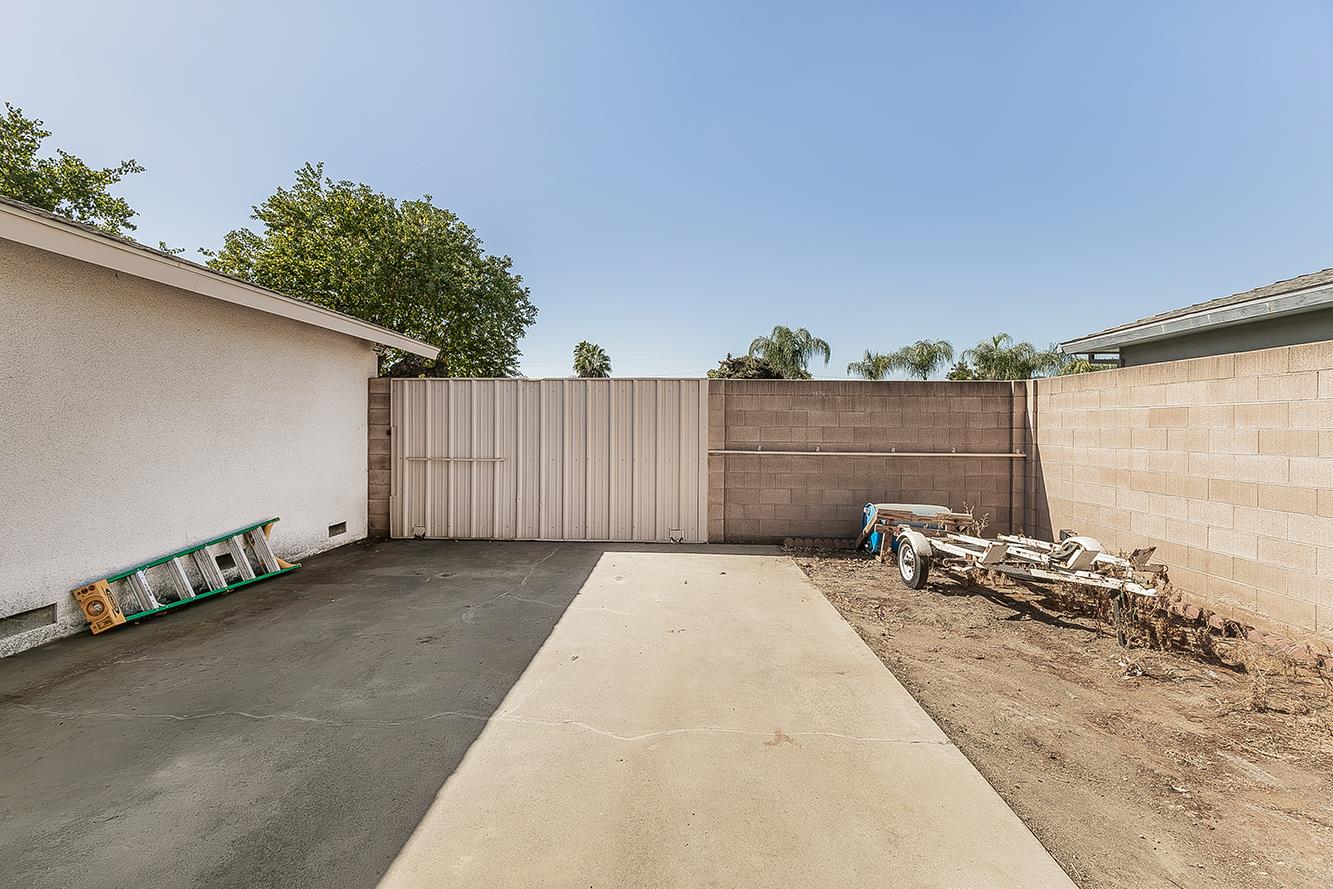 380 N Garden Dr, Dinuba, CA 93618