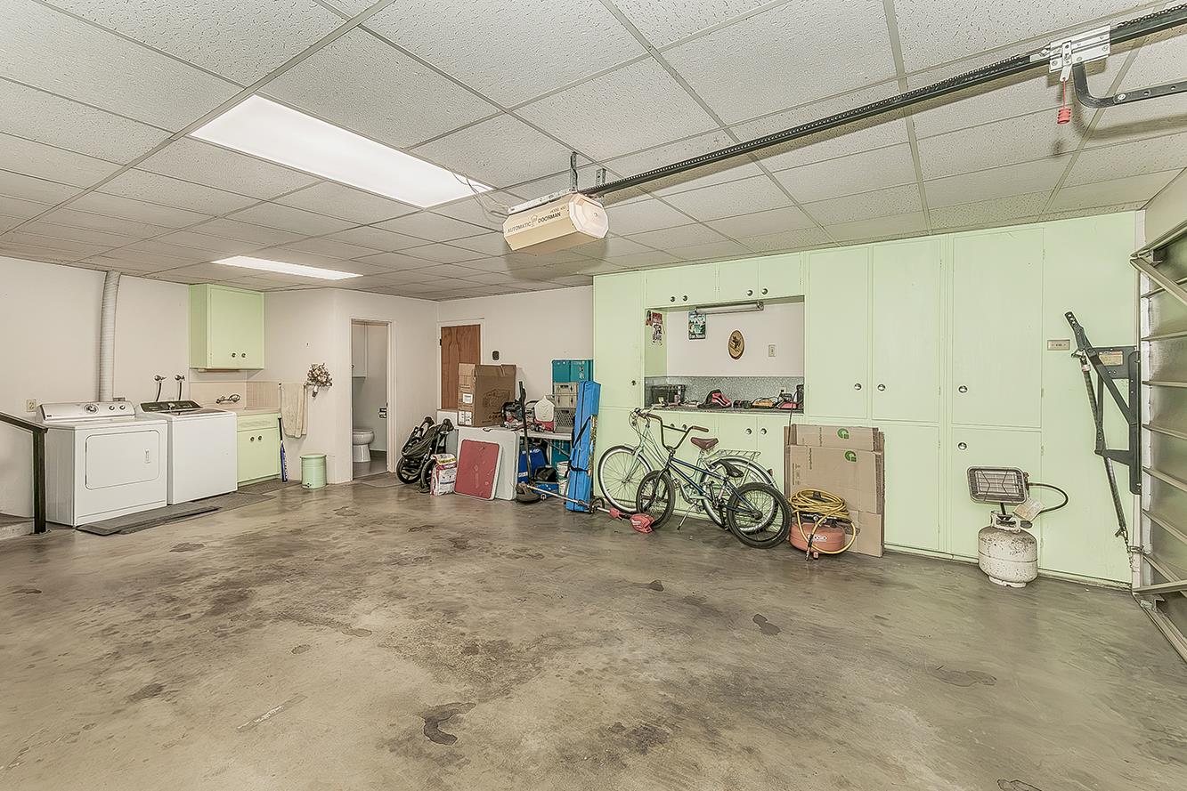 380 N Garden Dr, Dinuba, CA 93618