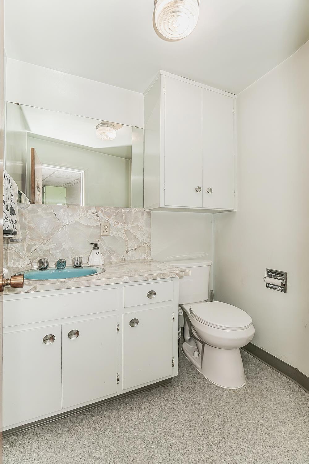 380 N Garden Dr, Dinuba, CA 93618