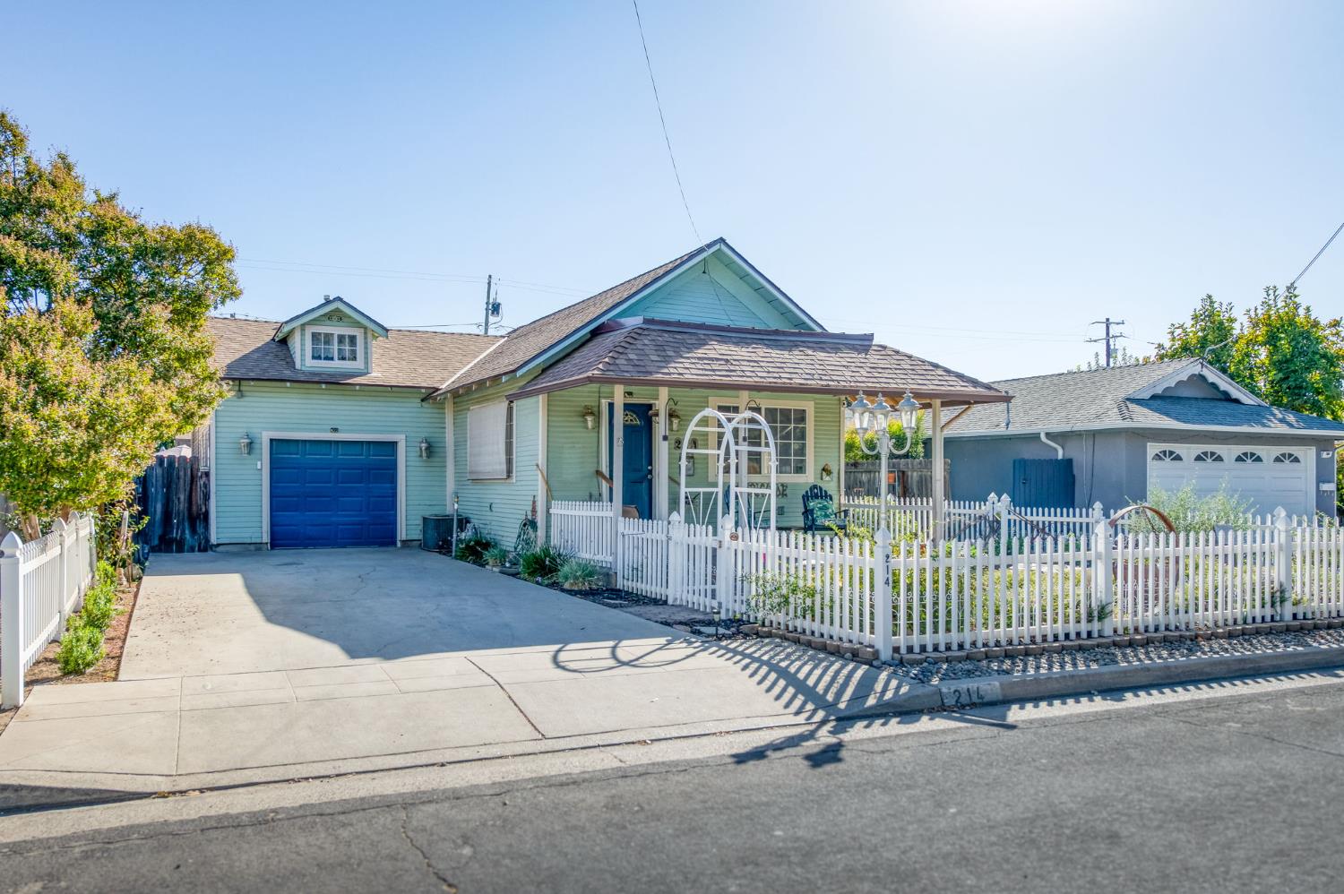 214 5th, Clovis, CA 93612