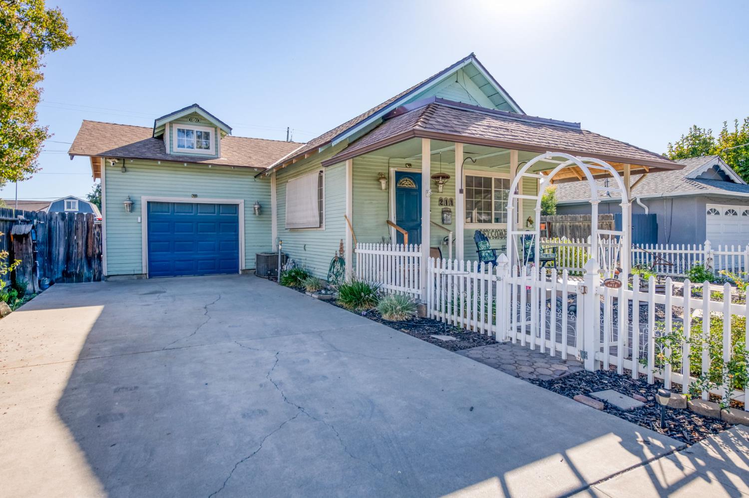 214 5th, Clovis, CA 93612