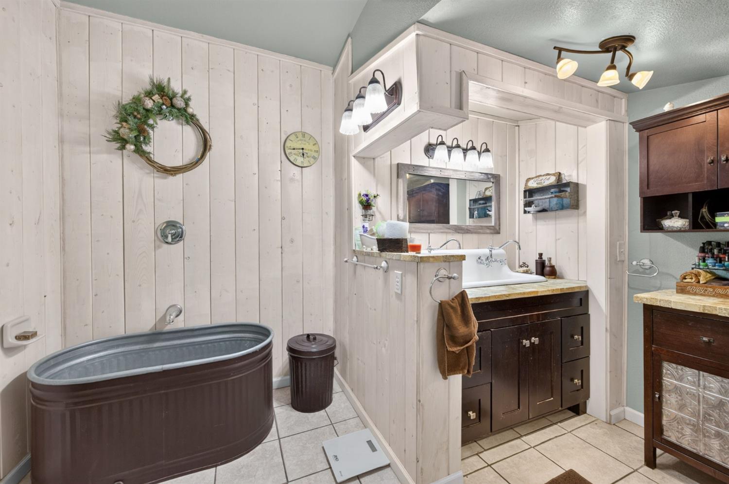 214 5th, Clovis, CA 93612