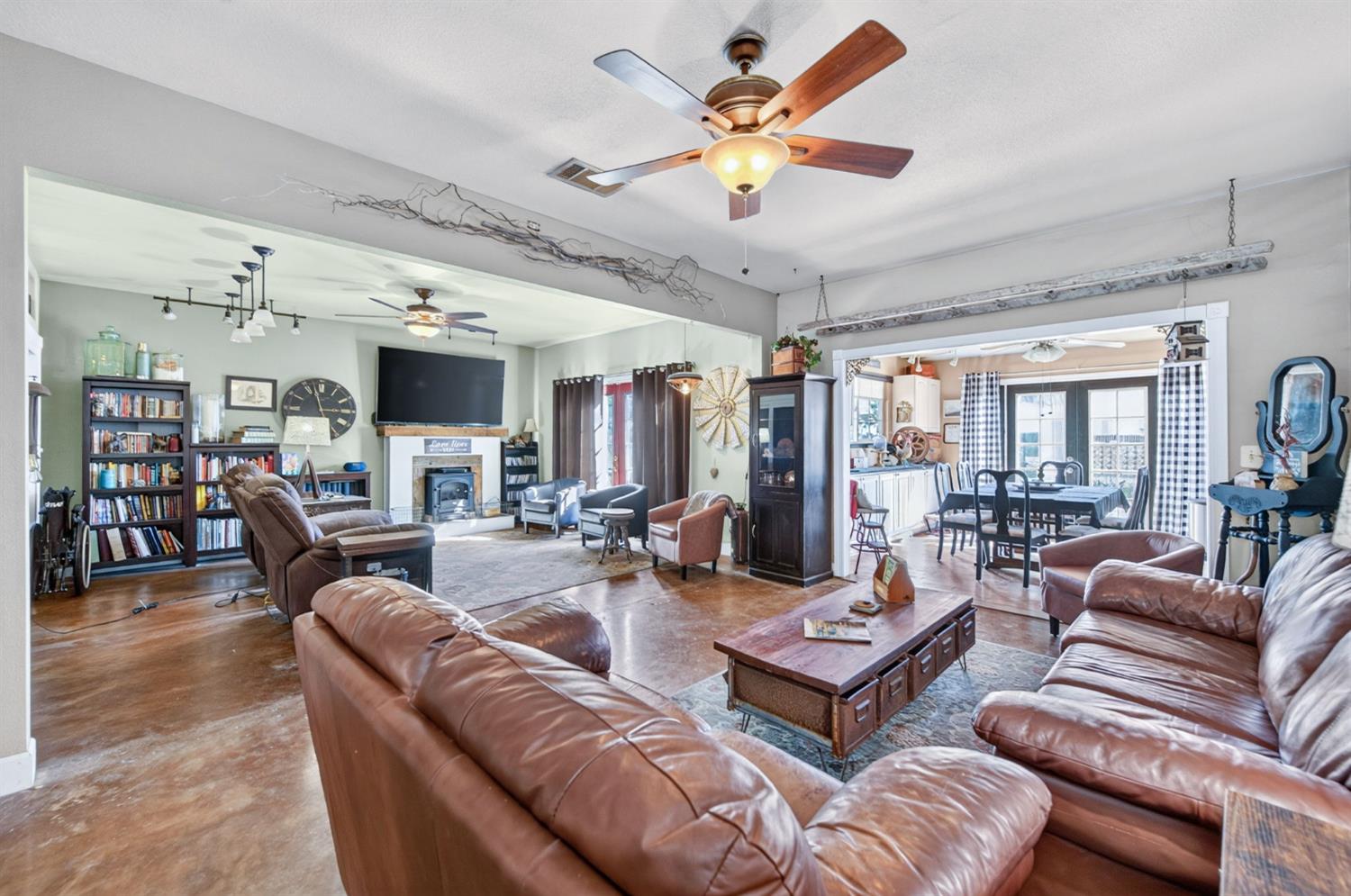 214 5th, Clovis, CA 93612