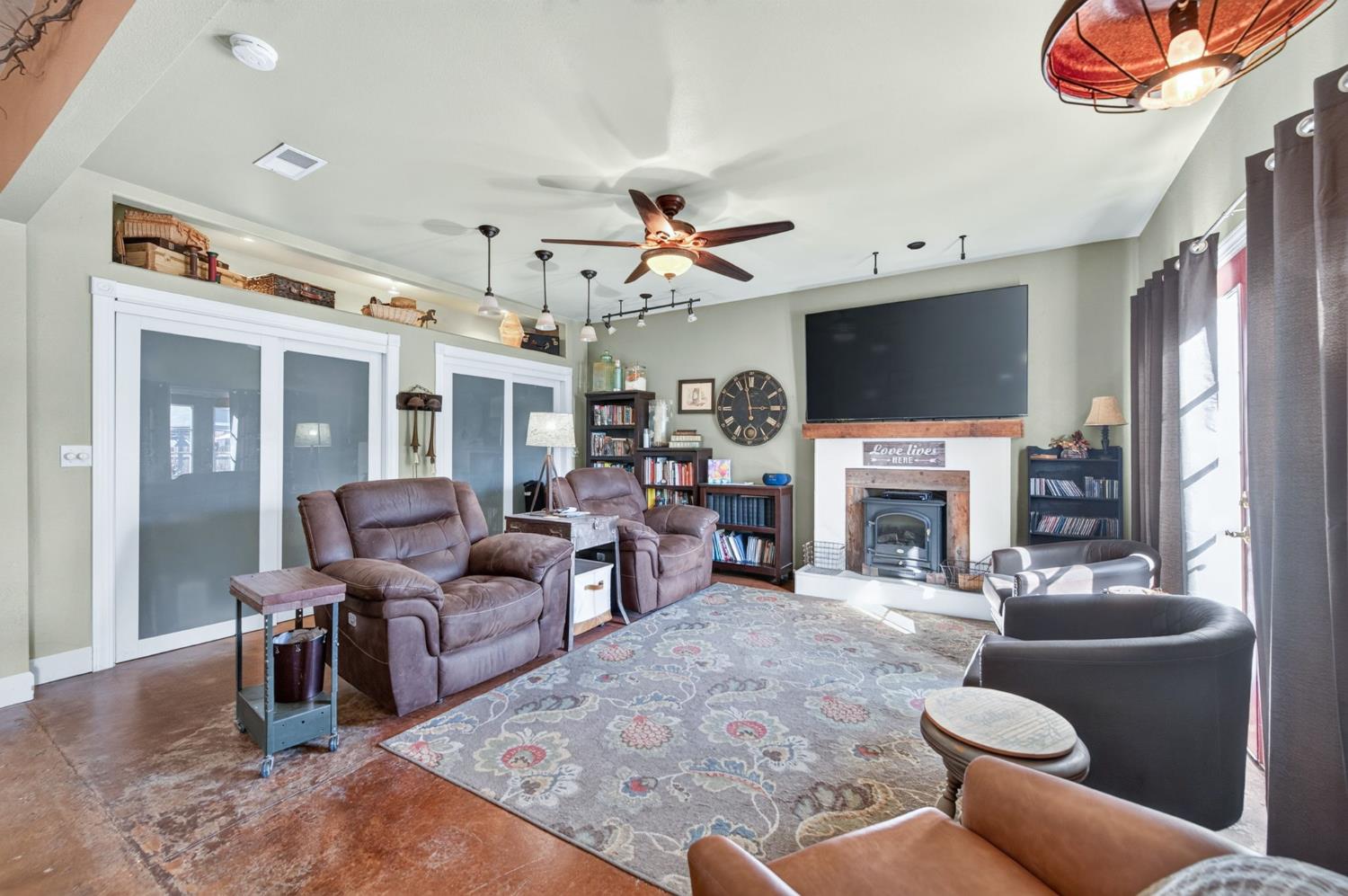 214 5th, Clovis, CA 93612