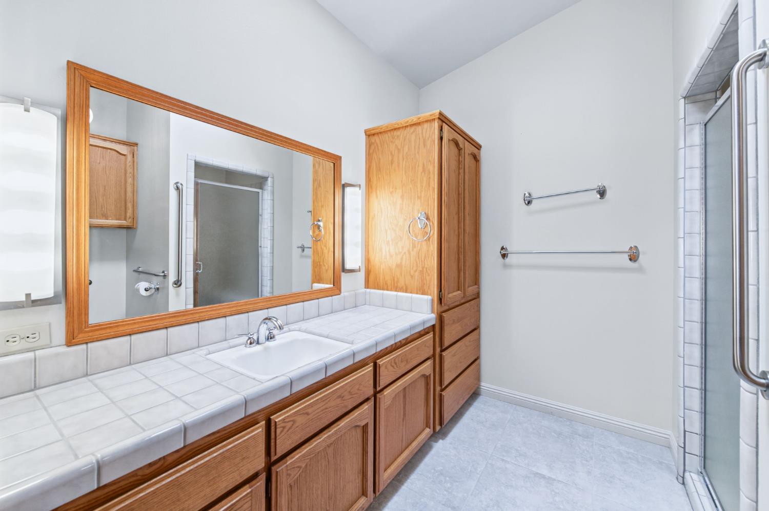 6793 E Cambridge Ave, Fresno, CA 93727