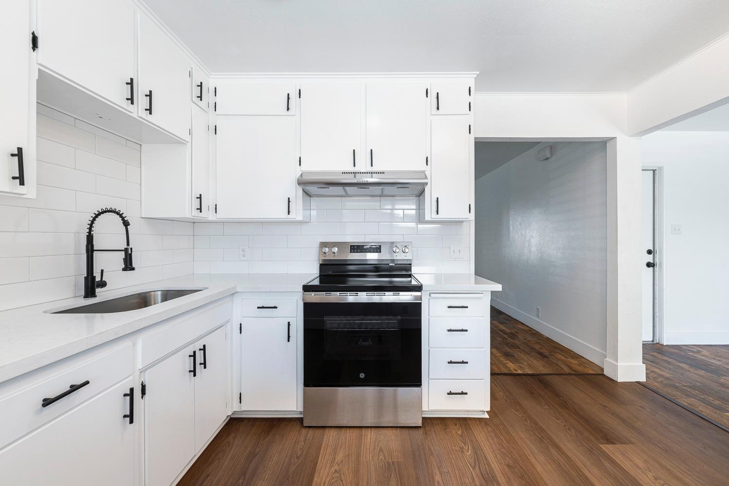 3095 W Bellaire Way, Fresno, CA 93722