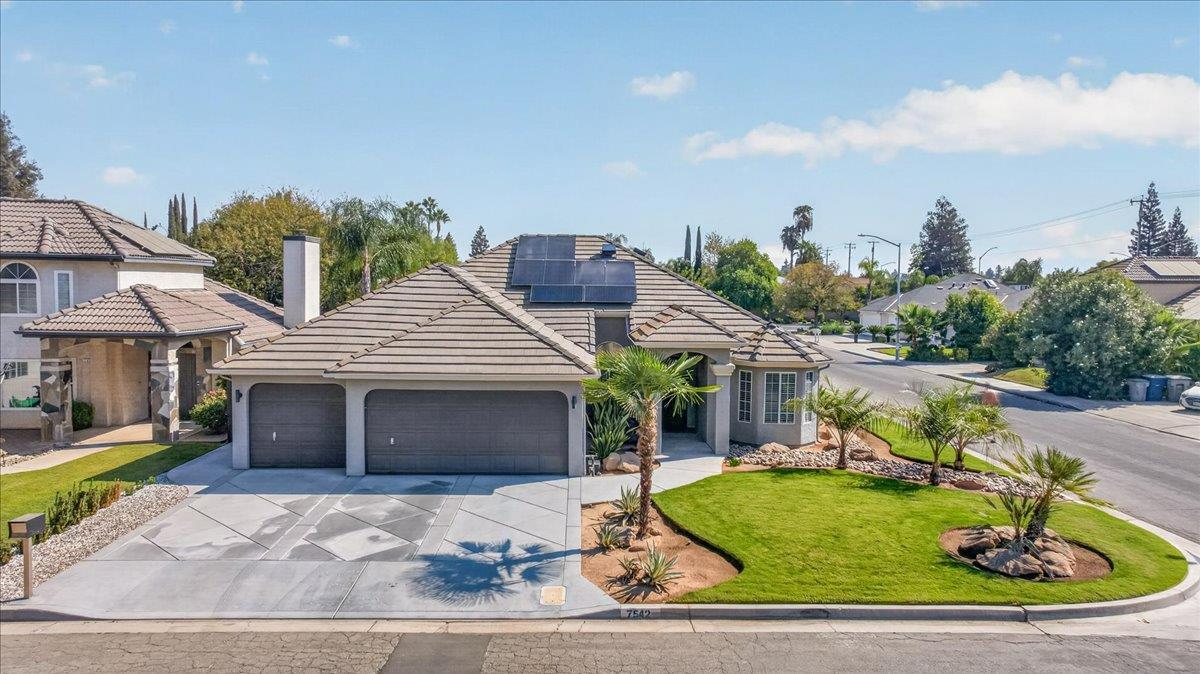 7542 N Wolters Ave, Fresno, CA 93720