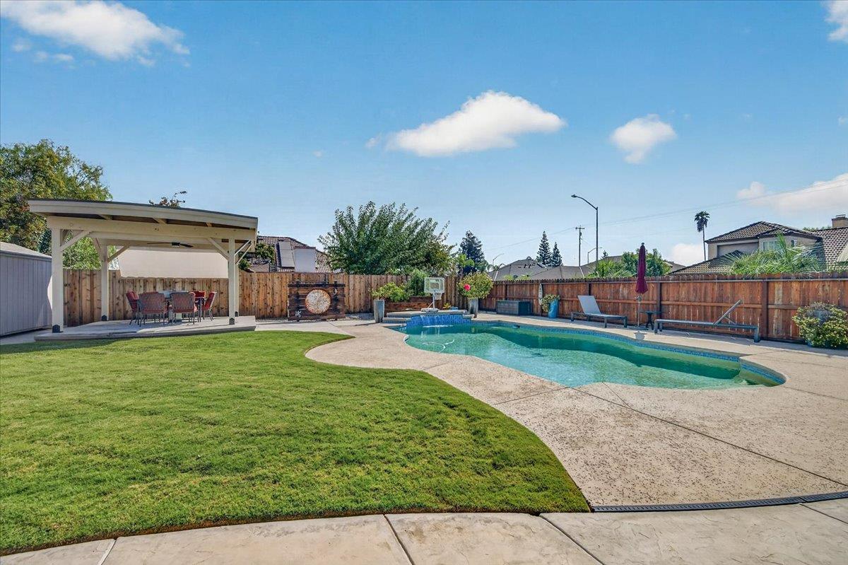 7542 N Wolters Ave, Fresno, CA 93720