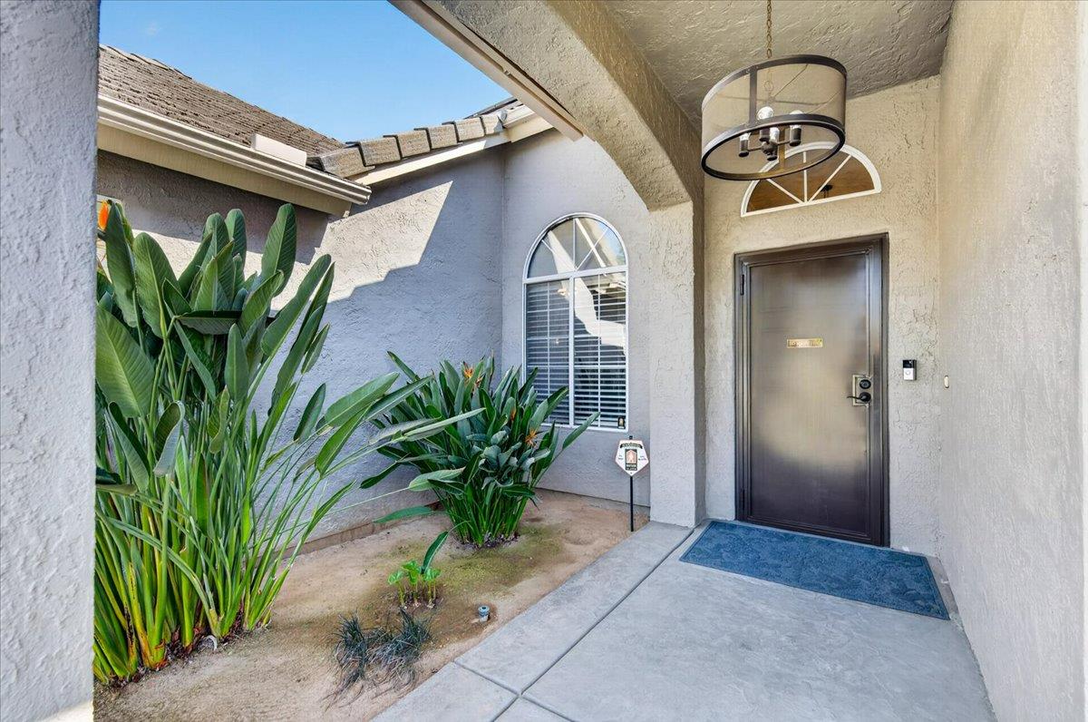 7542 N Wolters Ave, Fresno, CA 93720