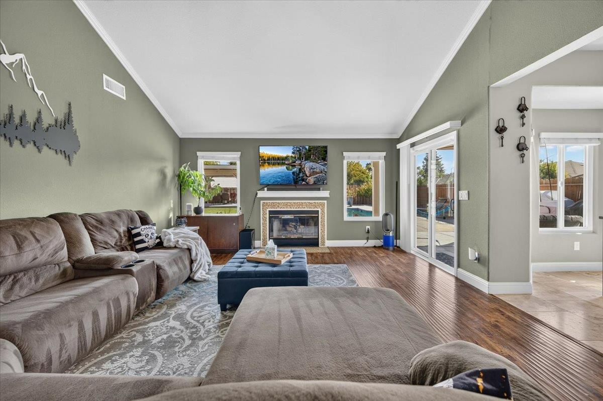 7542 N Wolters Ave, Fresno, CA 93720