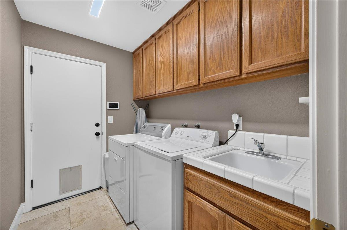 7542 N Wolters Ave, Fresno, CA 93720