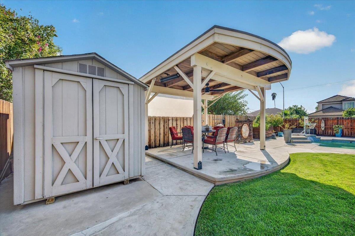 7542 N Wolters Ave, Fresno, CA 93720