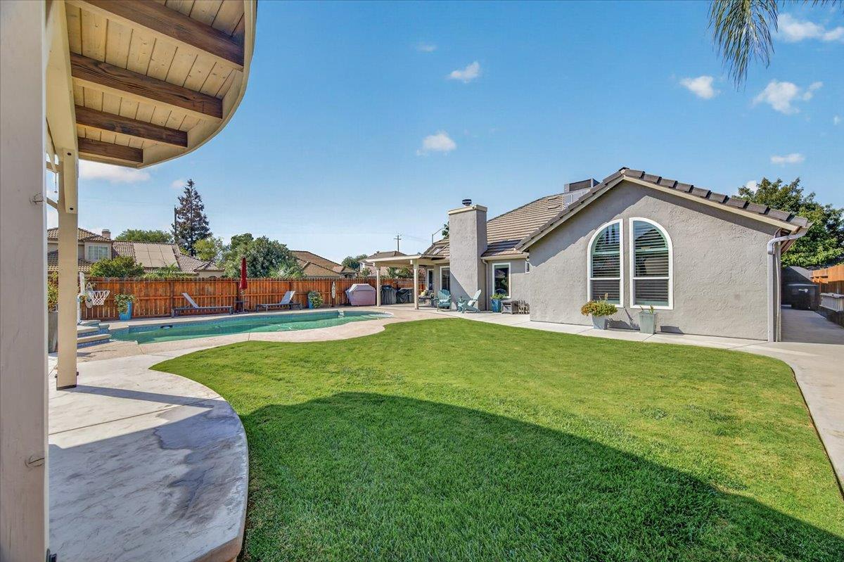 7542 N Wolters Ave, Fresno, CA 93720