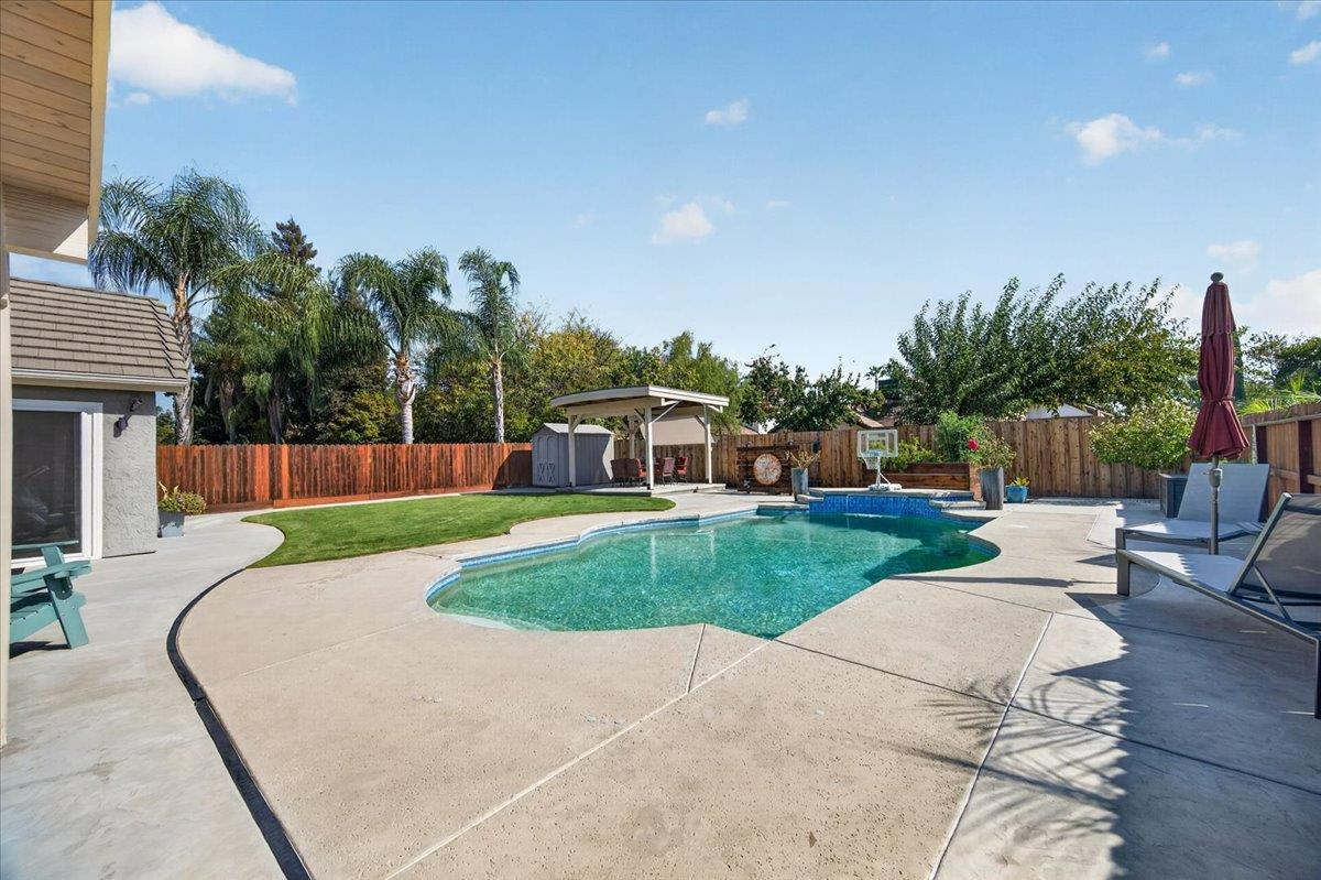 7542 N Wolters Ave, Fresno, CA 93720