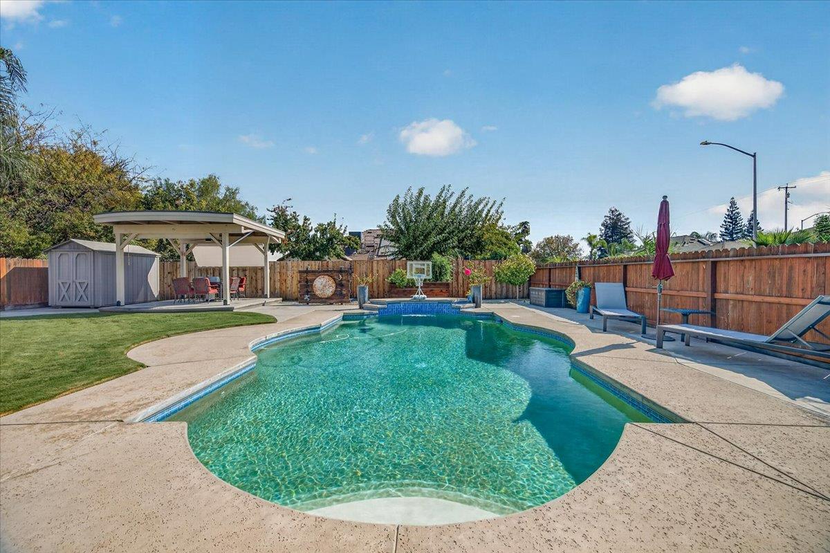 7542 N Wolters Ave, Fresno, CA 93720