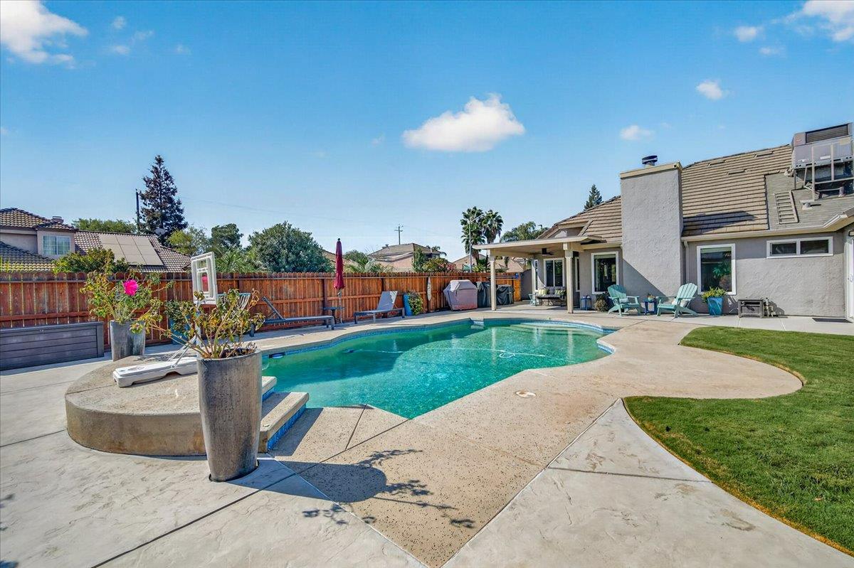 7542 N Wolters Ave, Fresno, CA 93720