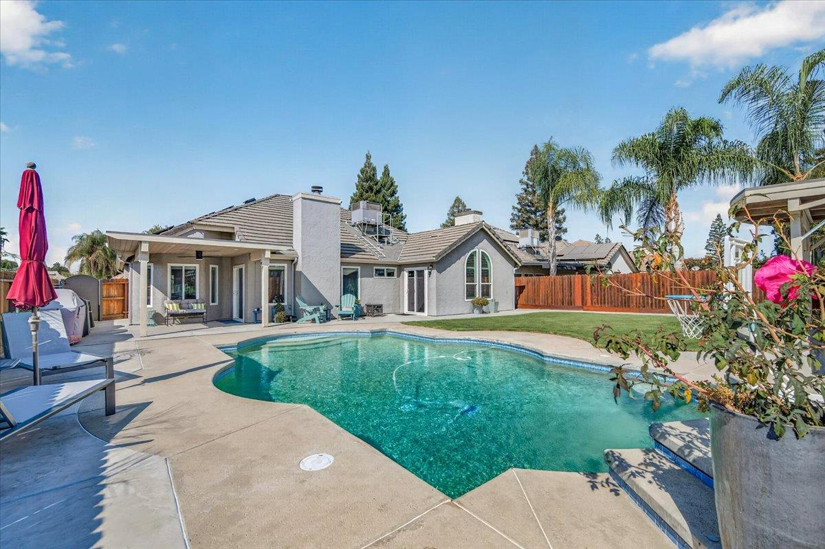 7542 N Wolters Ave, Fresno, CA 93720