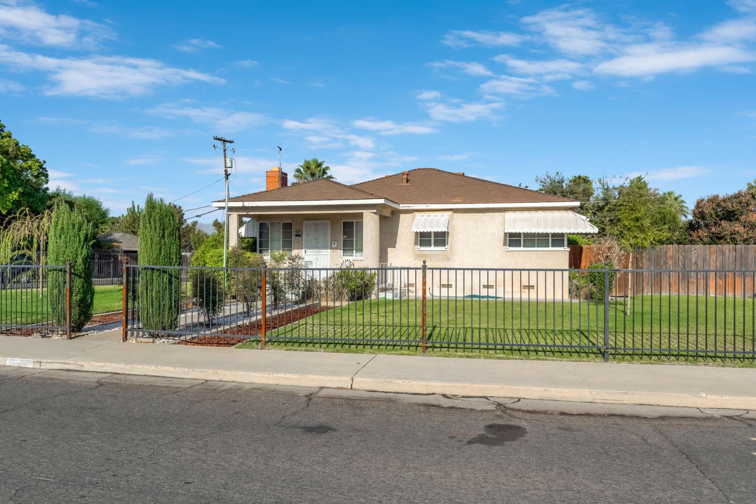 1803 Mayfair Drive East, Fresno, CA 93703