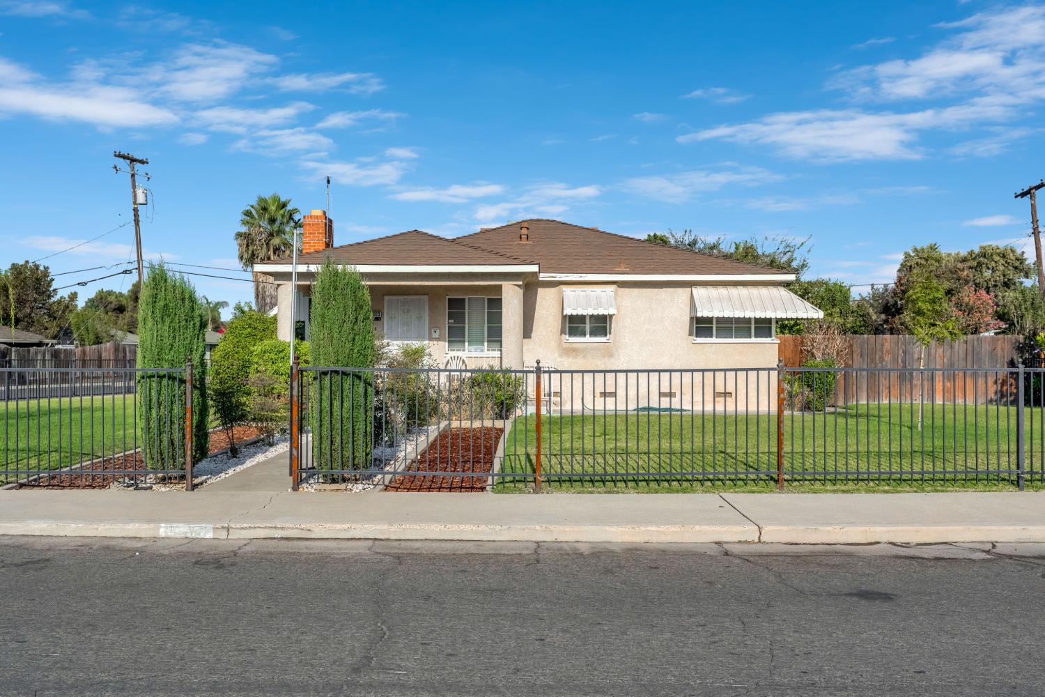 1803 Mayfair Drive East, Fresno, CA 93703