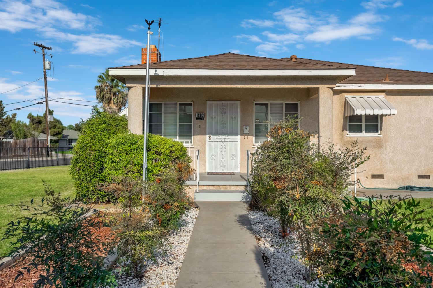 1803 Mayfair Drive East, Fresno, CA 93703