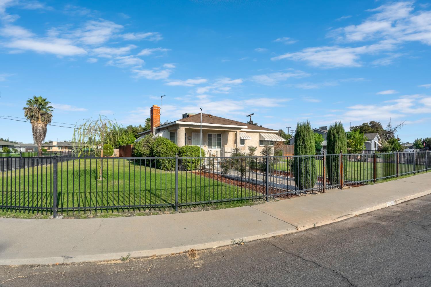 1803 Mayfair Drive East, Fresno, CA 93703