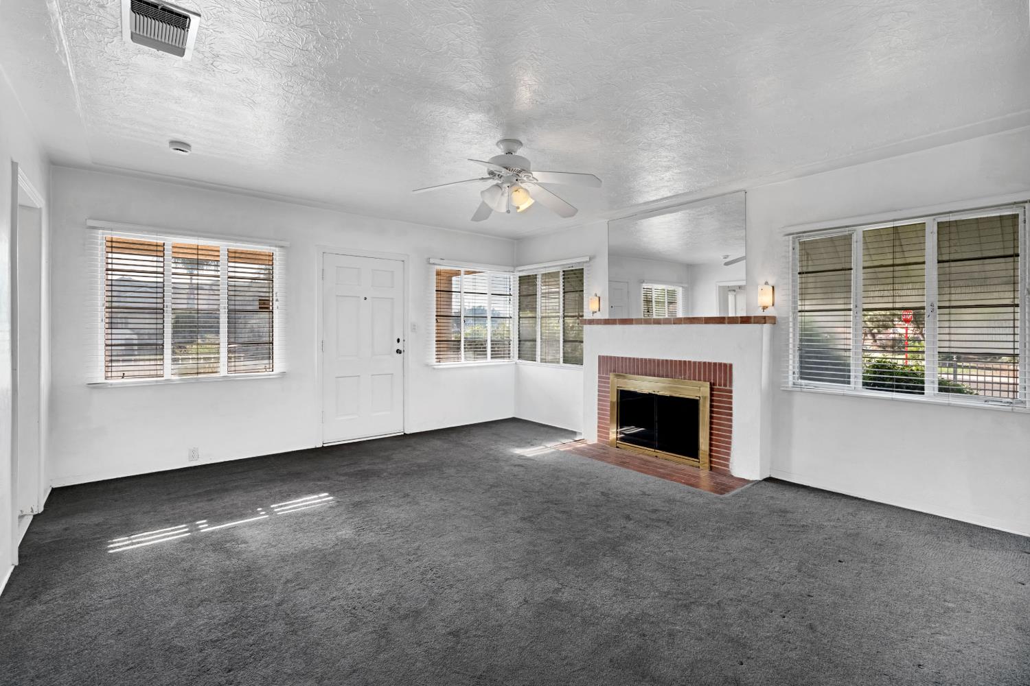 1803 Mayfair Drive East, Fresno, CA 93703