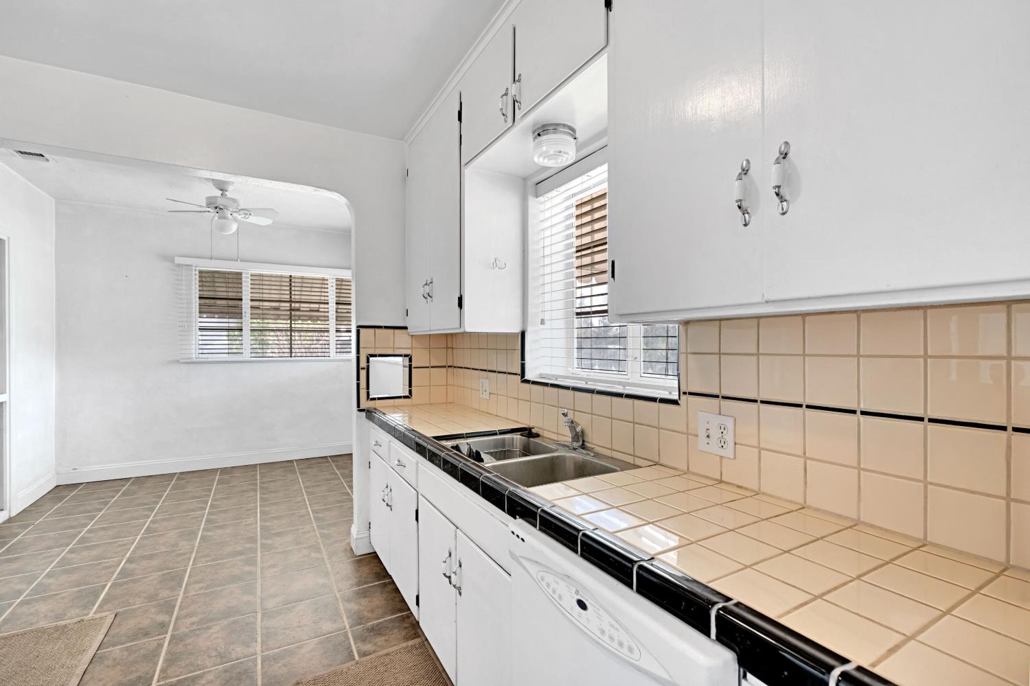 1803 Mayfair Drive East, Fresno, CA 93703