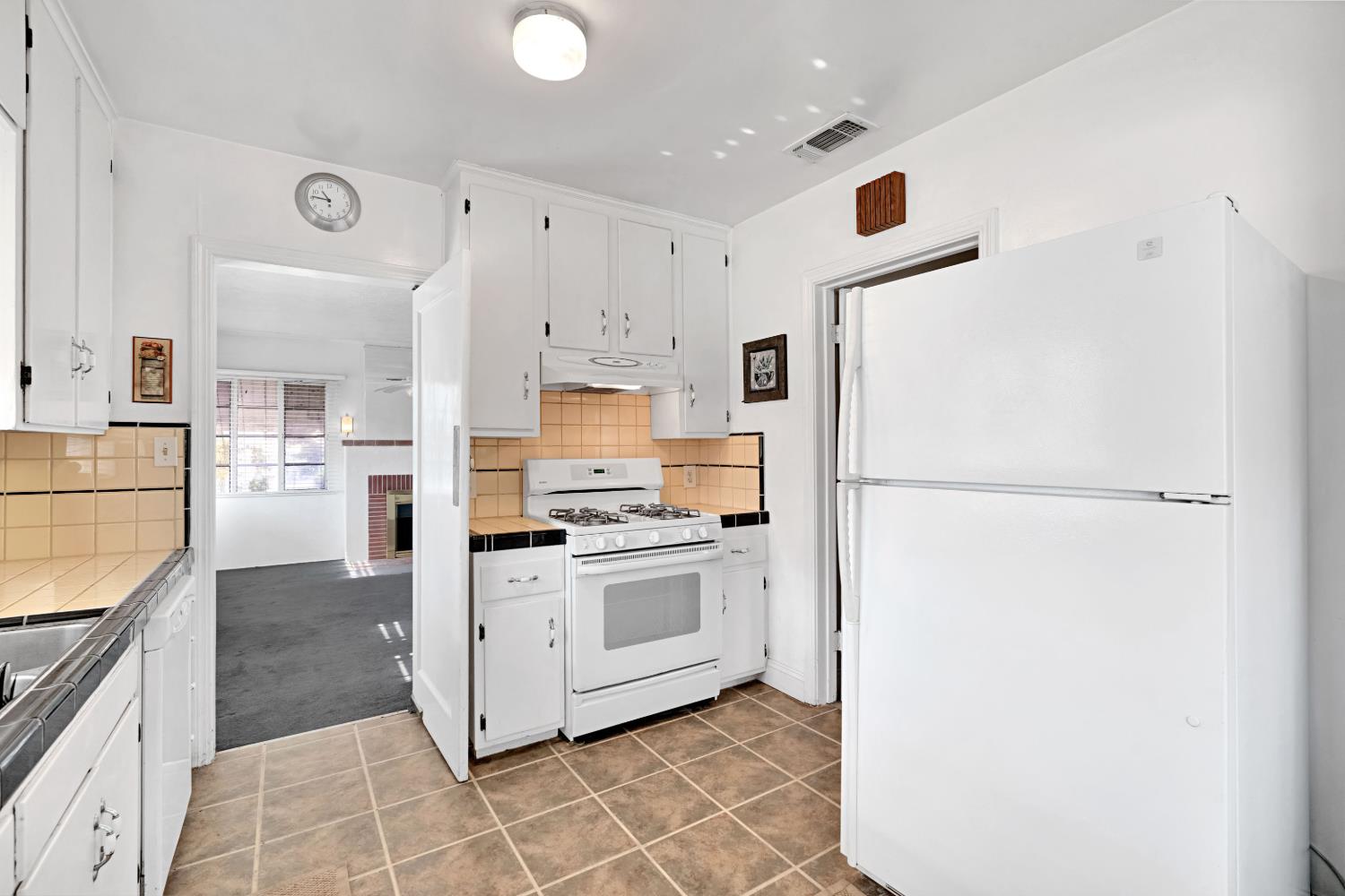 1803 Mayfair Drive East, Fresno, CA 93703