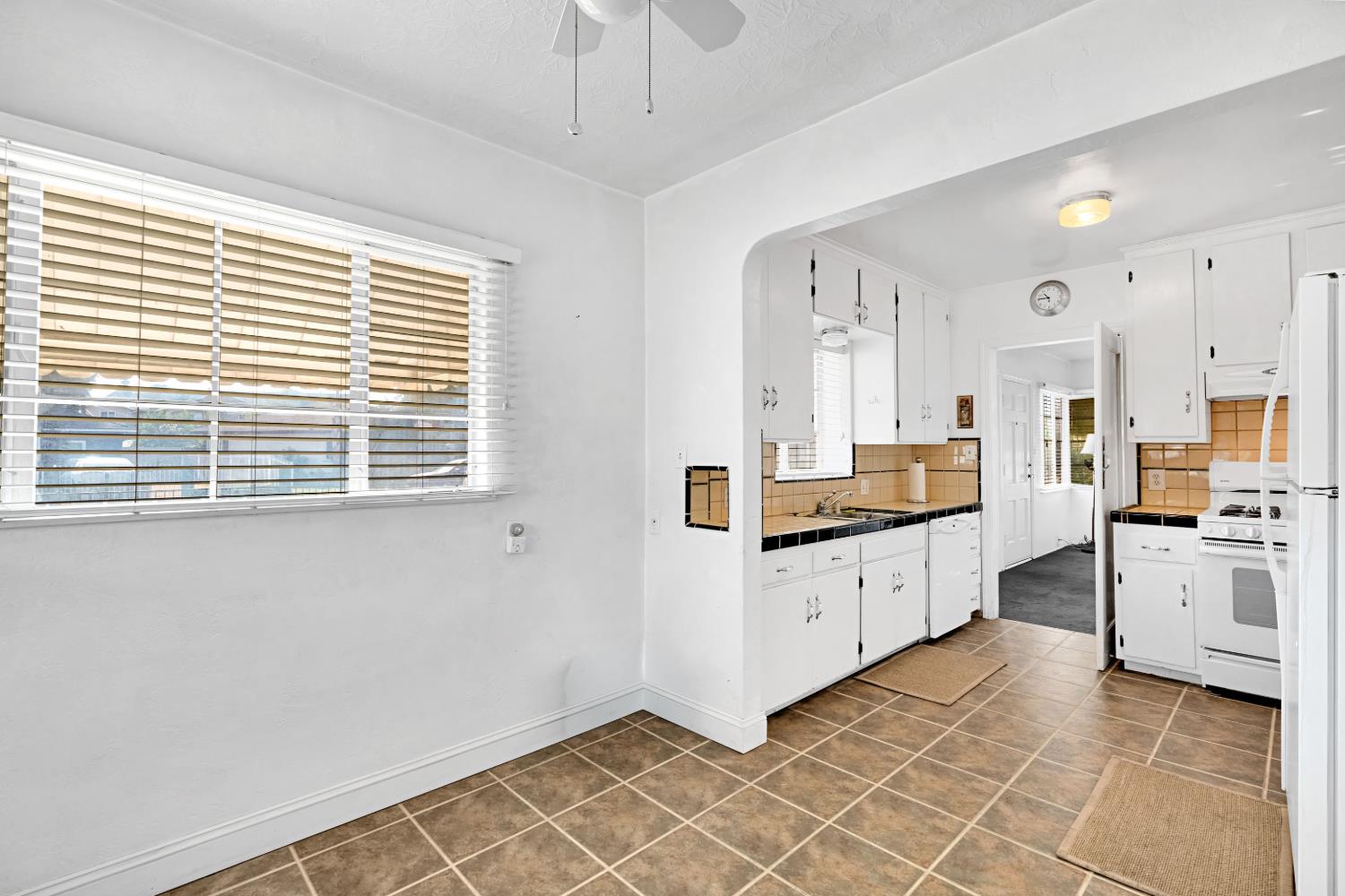1803 Mayfair Drive East, Fresno, CA 93703