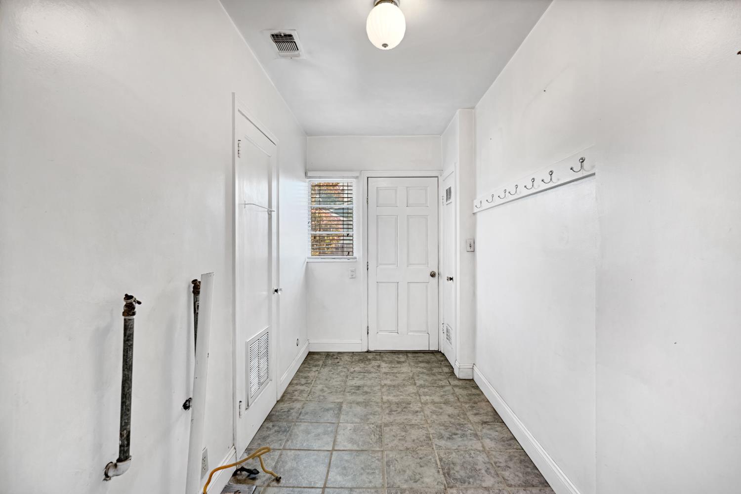1803 Mayfair Drive East, Fresno, CA 93703