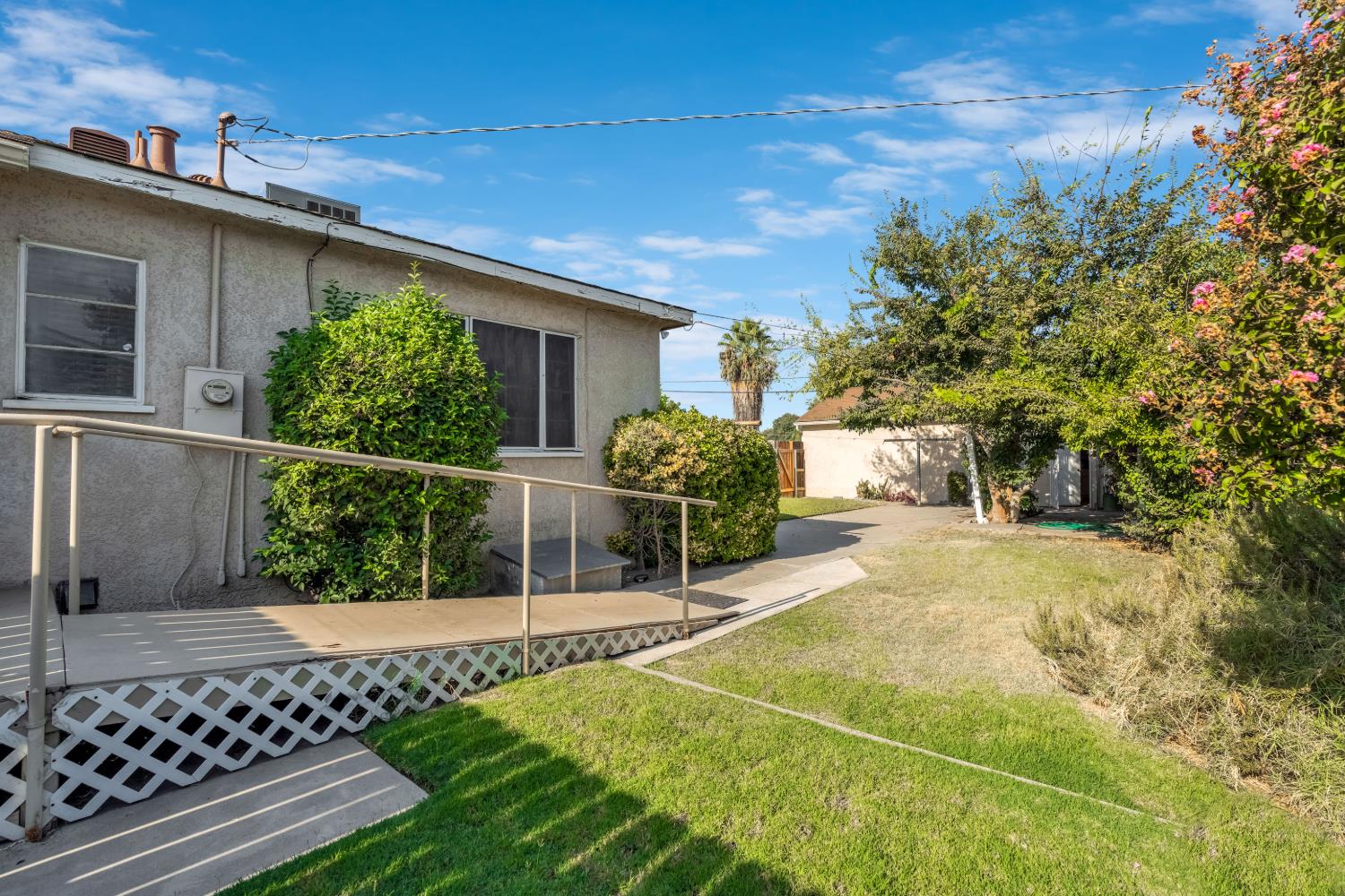 1803 Mayfair Drive East, Fresno, CA 93703