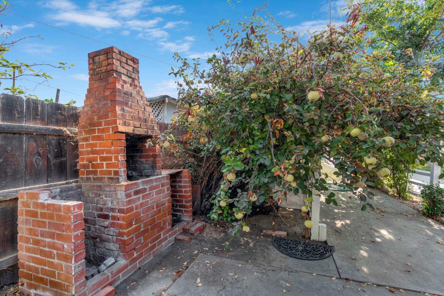 1803 Mayfair Drive East, Fresno, CA 93703