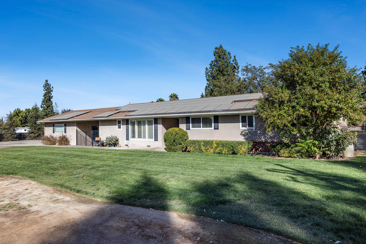 6880 N Maine Ave, Clovis, CA 93619