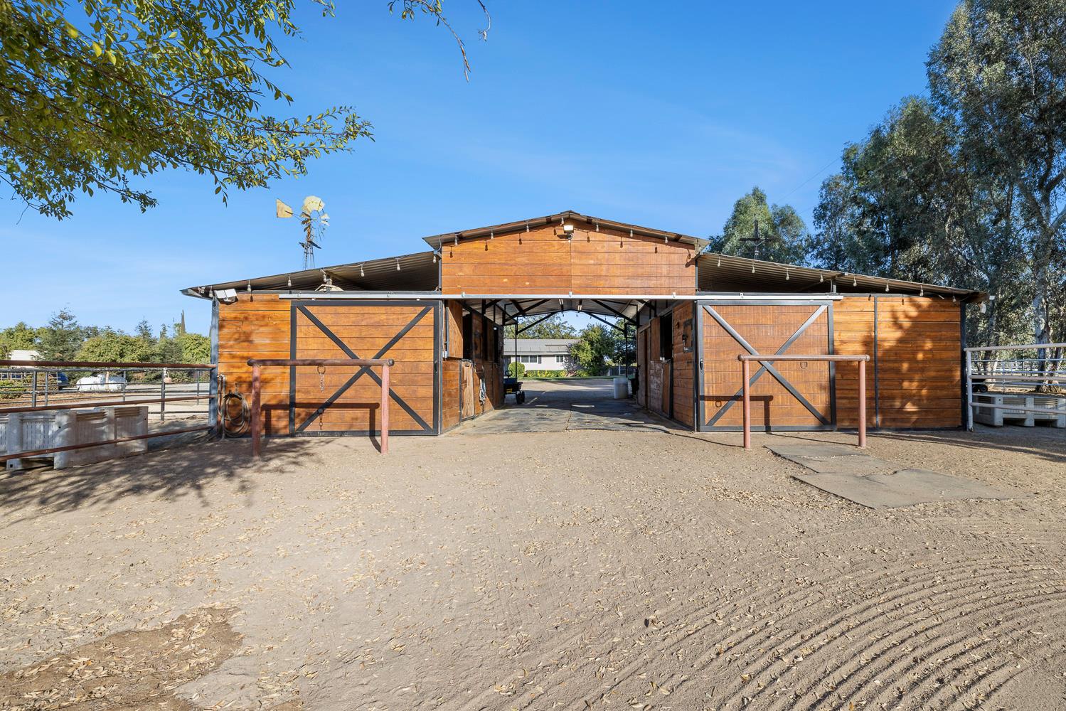 6880 N Maine Ave, Clovis, CA 93619