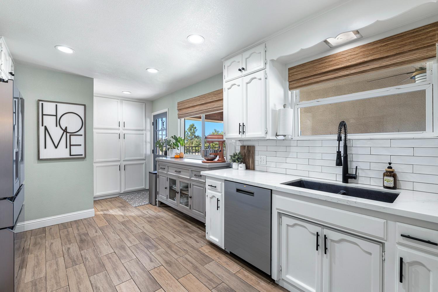 6880 N Maine Ave, Clovis, CA 93619