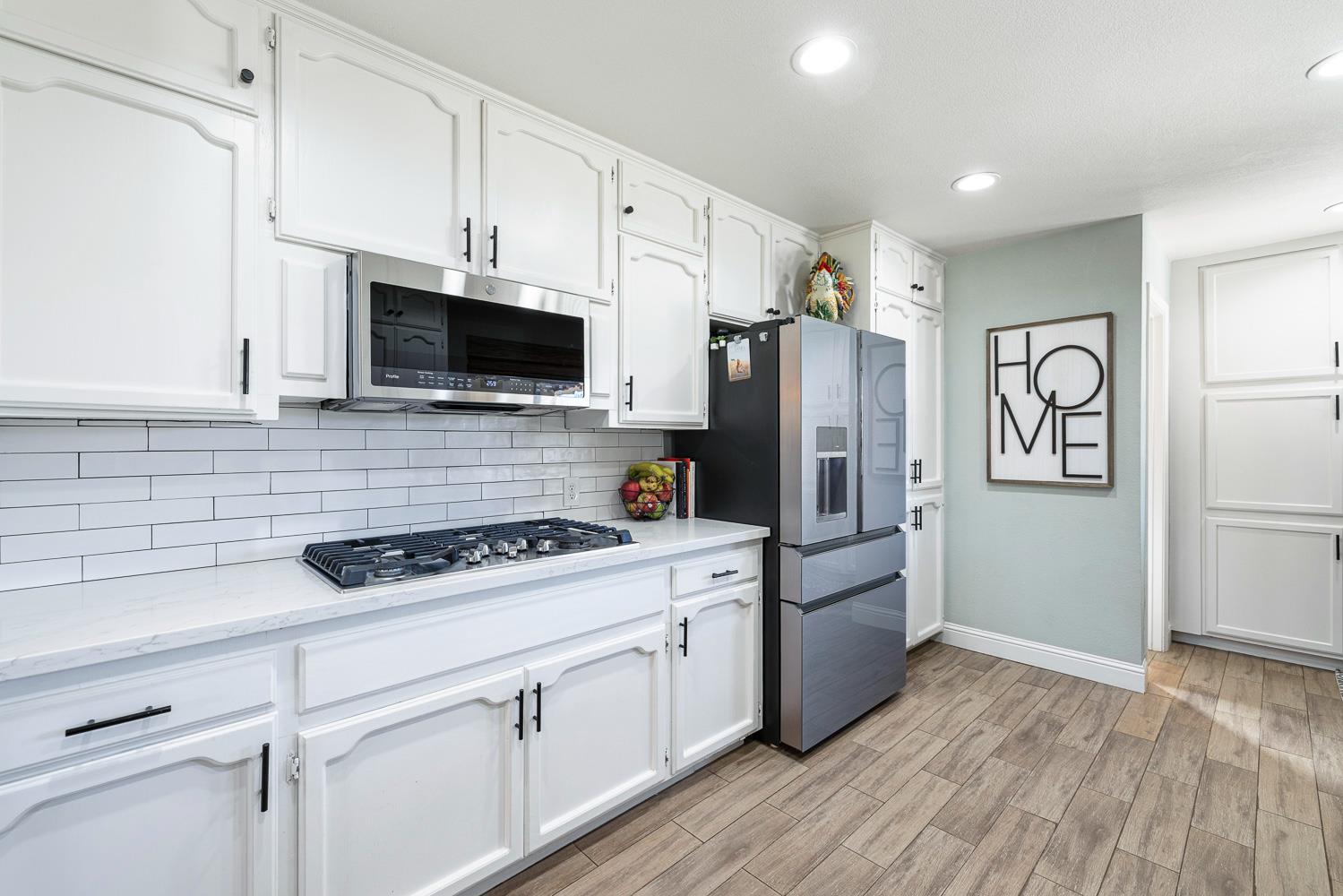 6880 N Maine Ave, Clovis, CA 93619