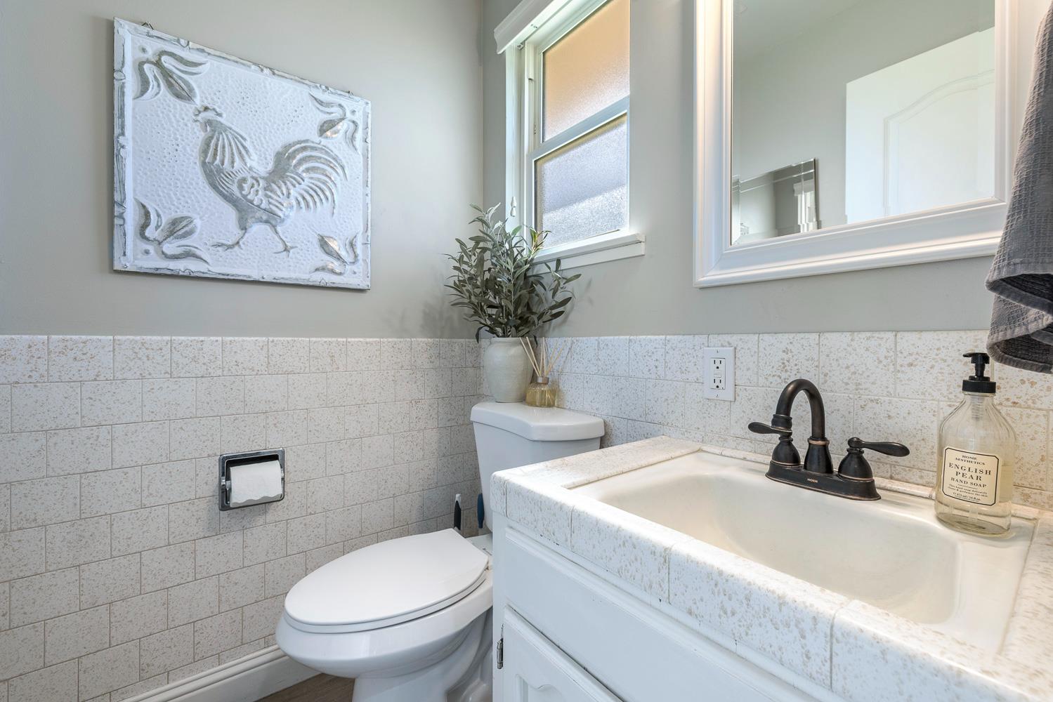 6880 N Maine Ave, Clovis, CA 93619
