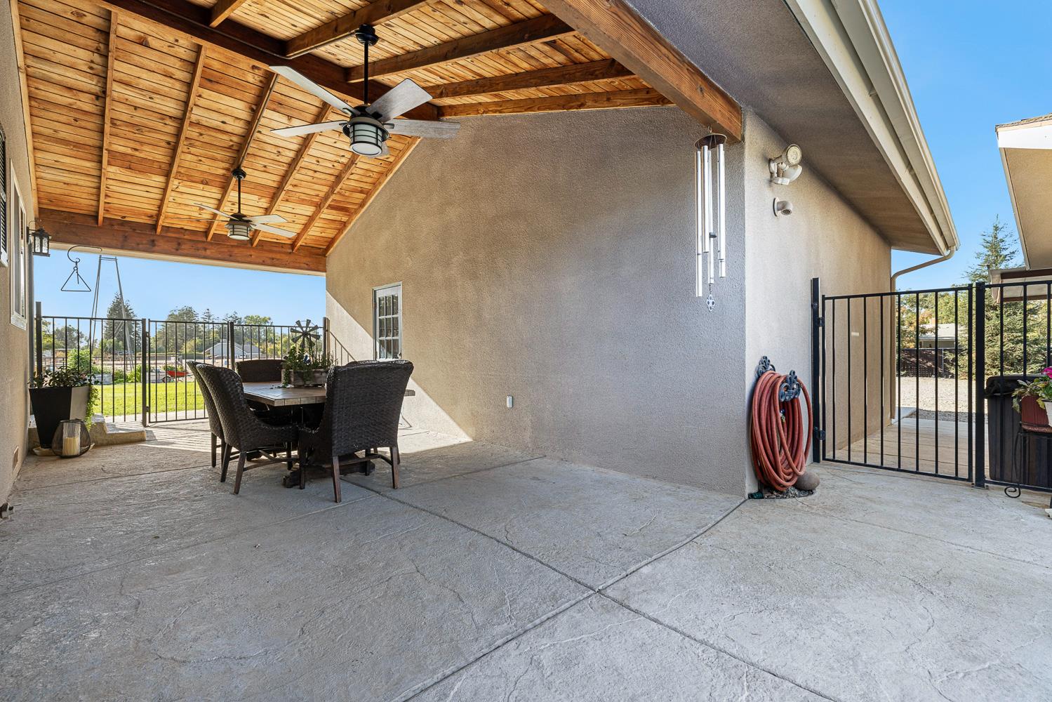 6880 N Maine Ave, Clovis, CA 93619