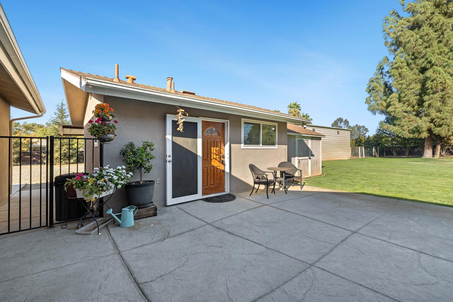 6880 N Maine Ave, Clovis, CA 93619