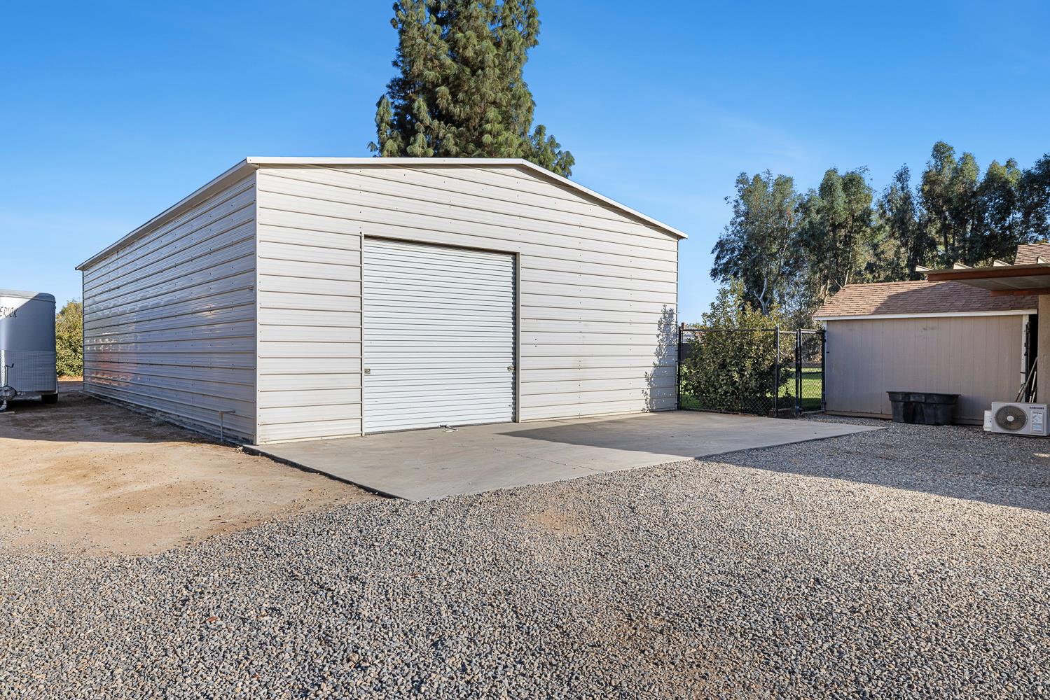 6880 N Maine Ave, Clovis, CA 93619