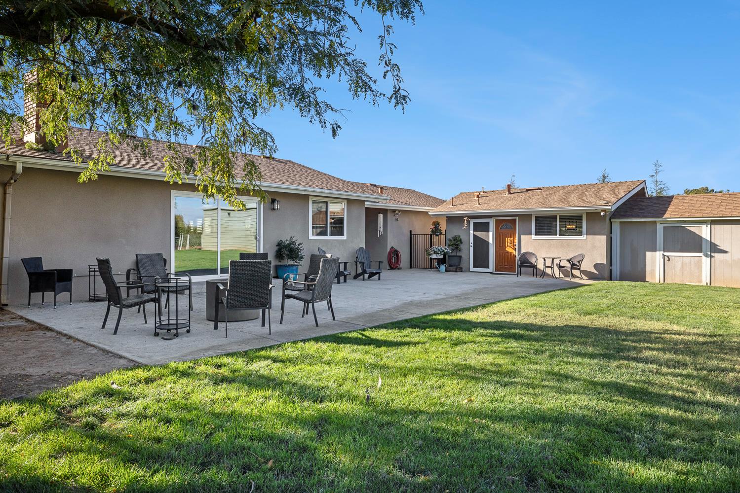 6880 N Maine Ave, Clovis, CA 93619