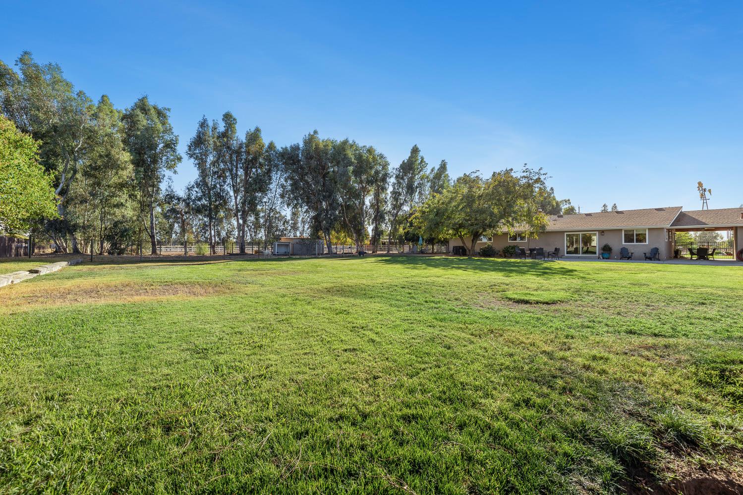 6880 N Maine Ave, Clovis, CA 93619