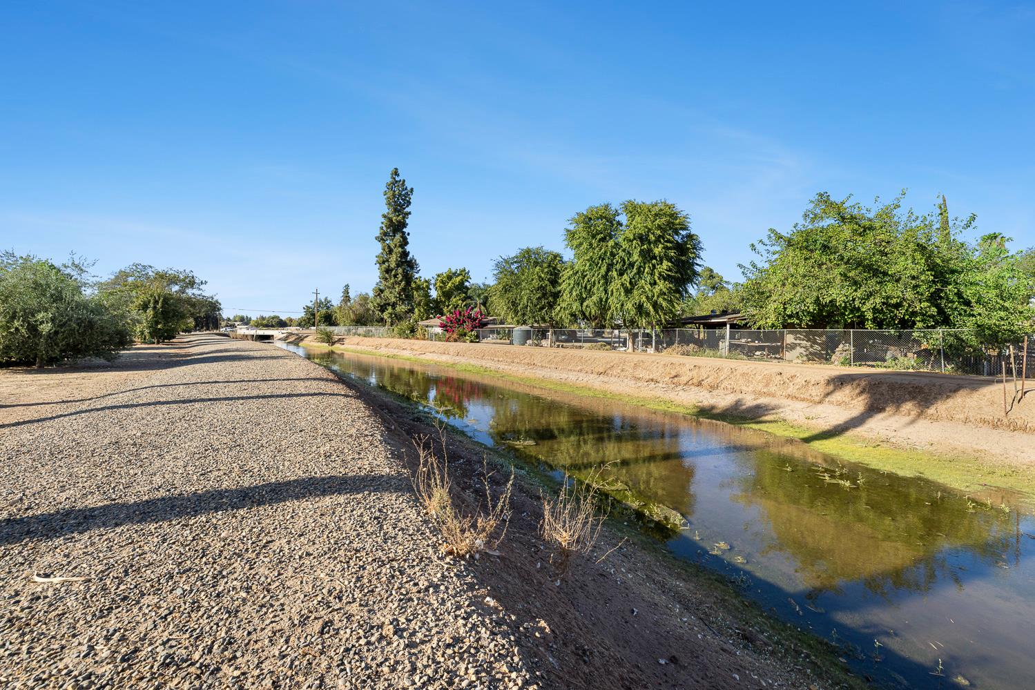6880 N Maine Ave, Clovis, CA 93619