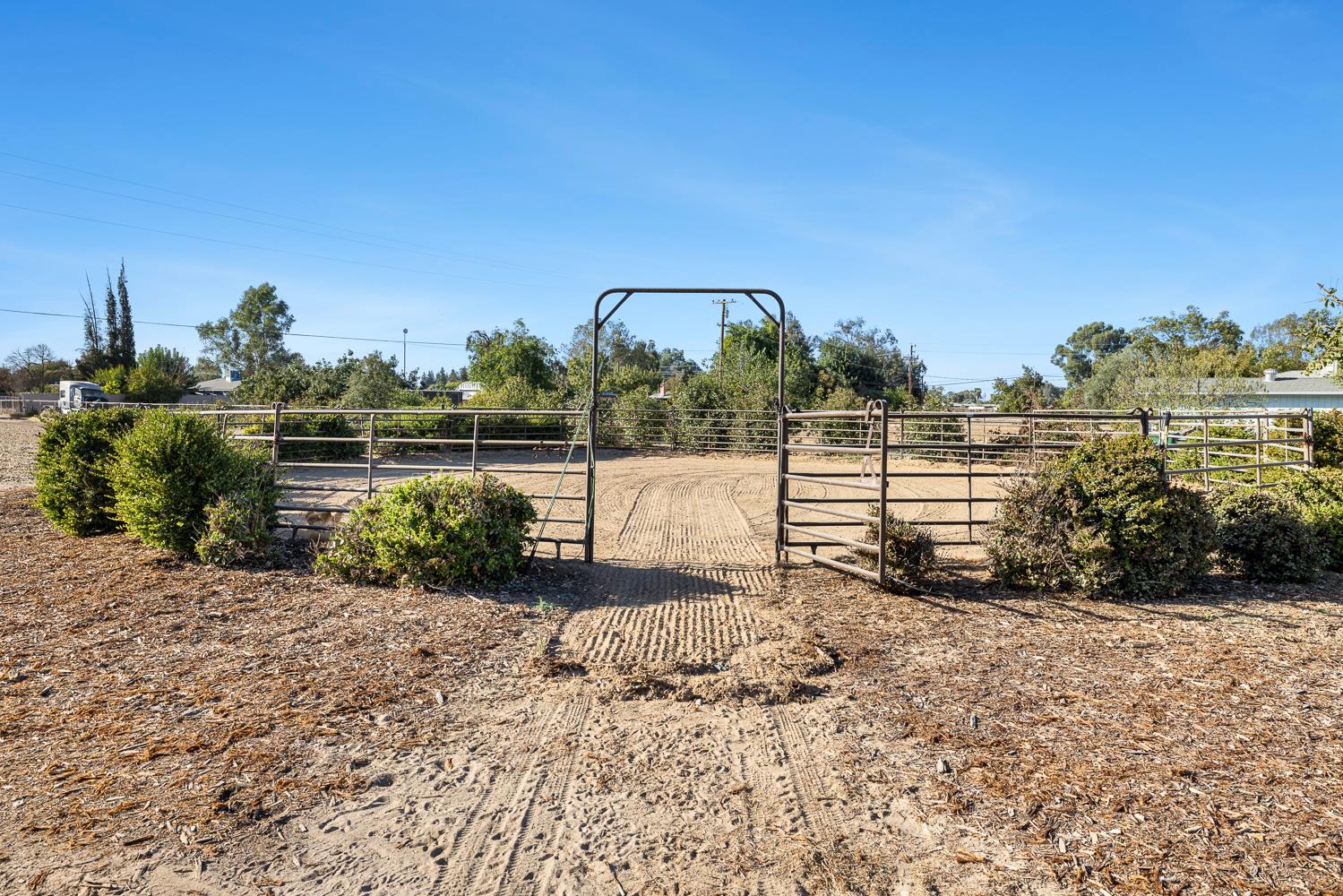 6880 N Maine Ave, Clovis, CA 93619