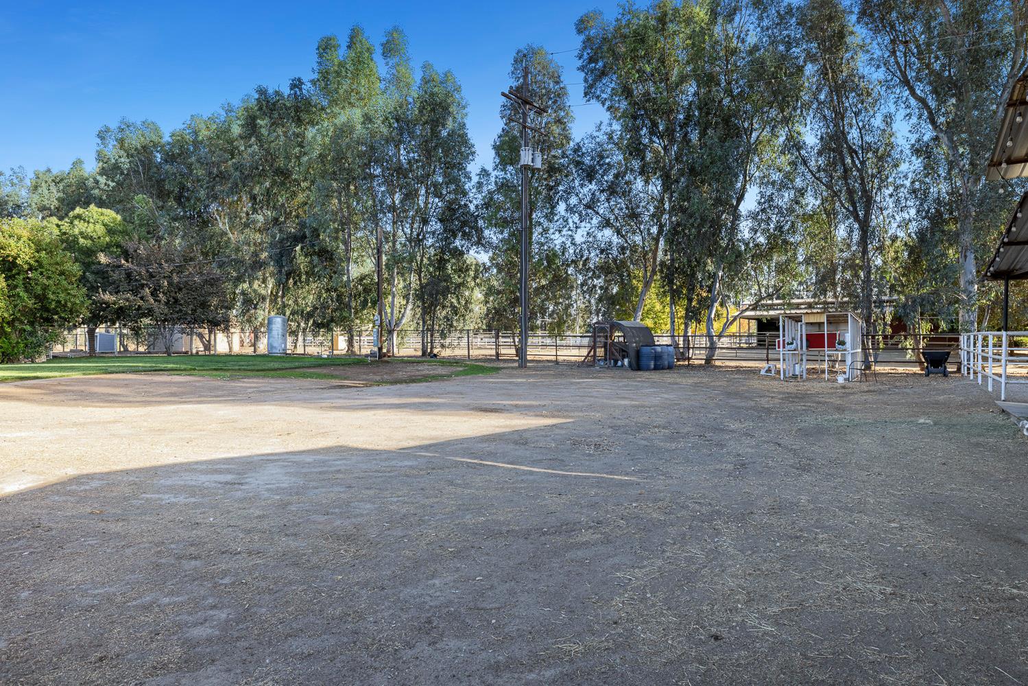 6880 N Maine Ave, Clovis, CA 93619