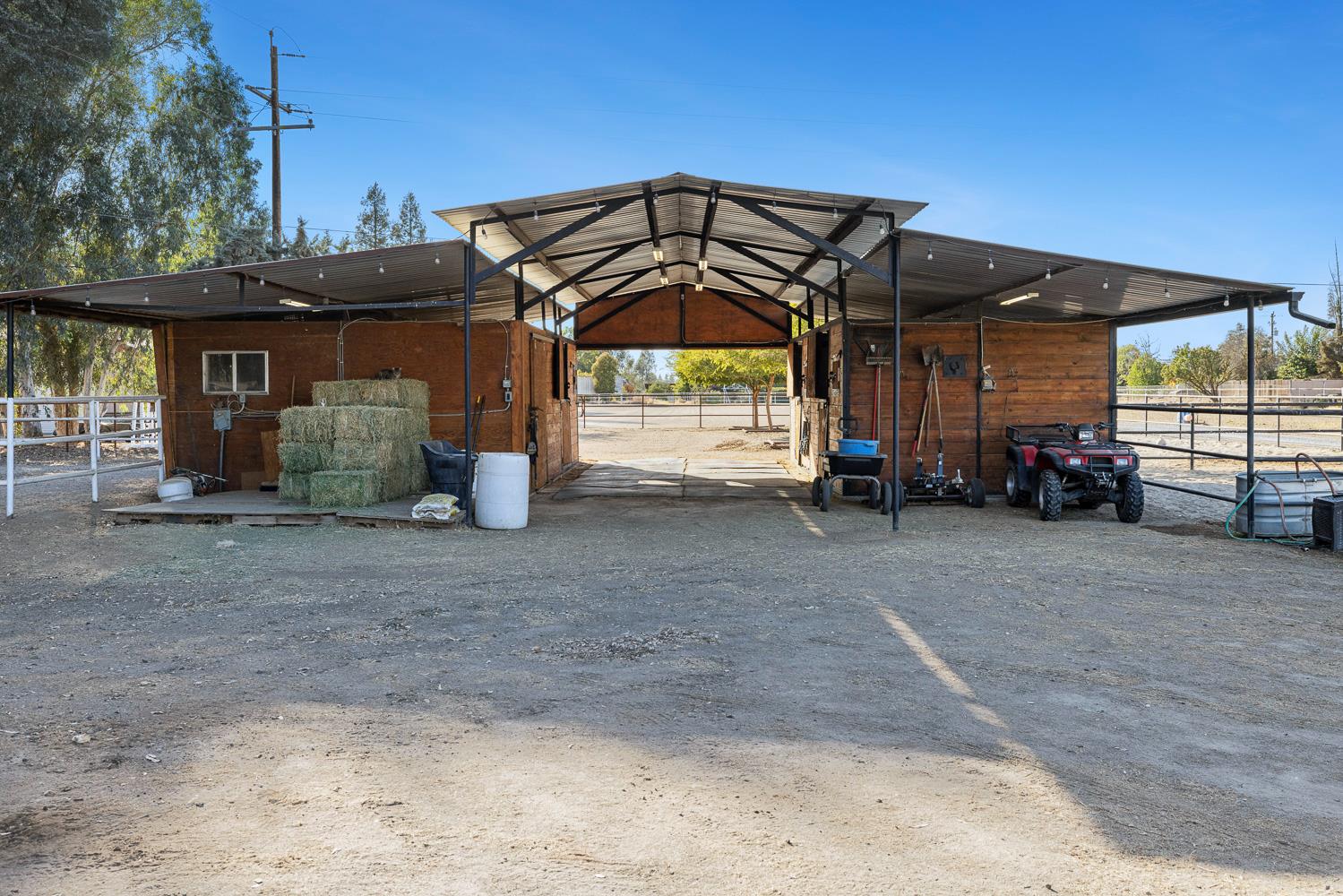 6880 N Maine Ave, Clovis, CA 93619
