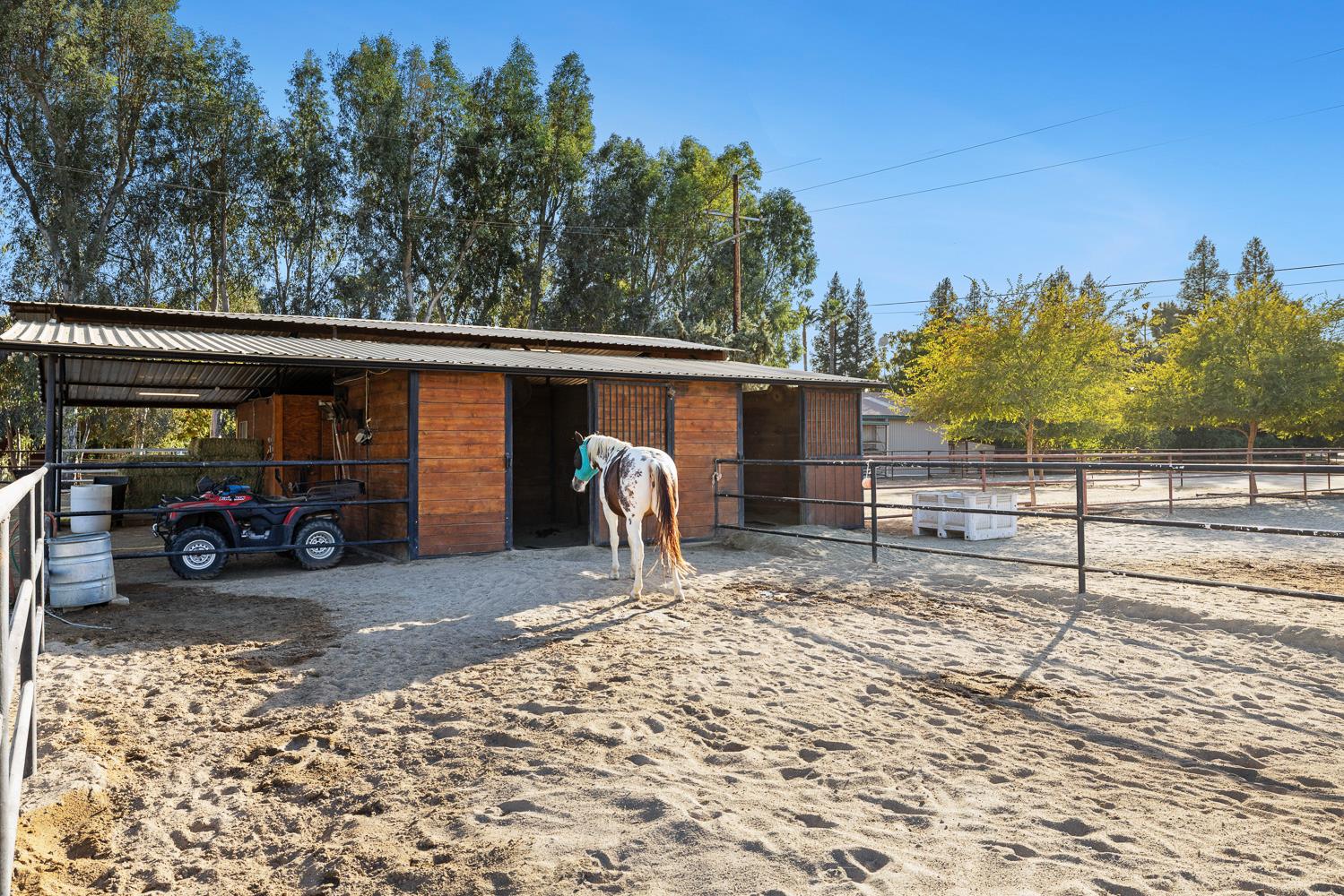 6880 N Maine Ave, Clovis, CA 93619